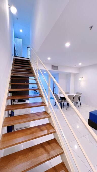 Sunrise@gurney Spacious 2br Duplex Apartment George Town